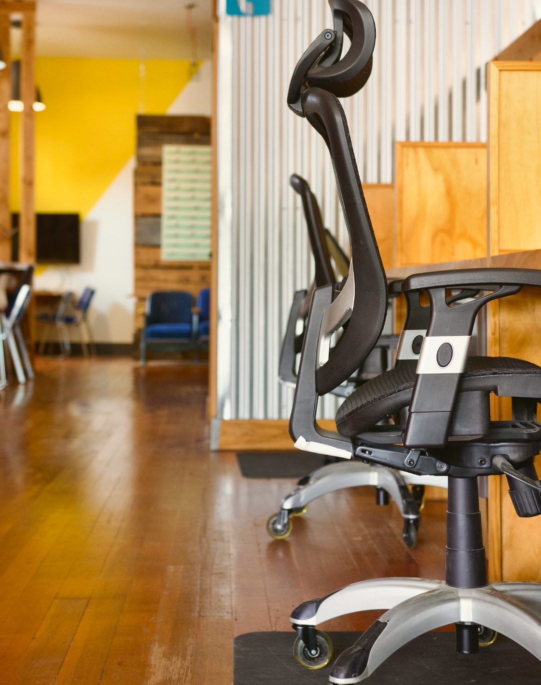 A dedicated desk with an ergonomic chair at Gaucho Lounge, with the desk row behind it